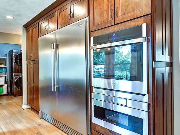 3rd image of 1133 Cresthaven Ln