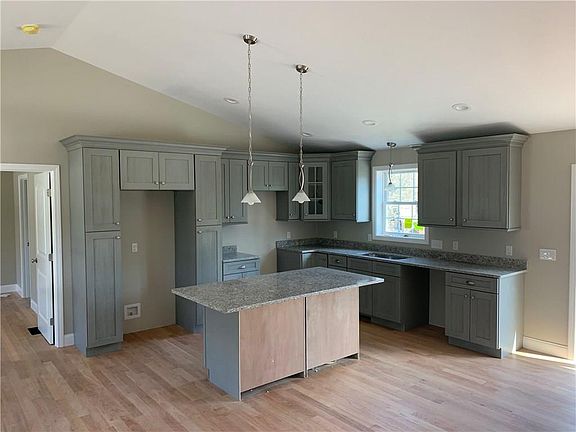3rd image of 180 Union Ave