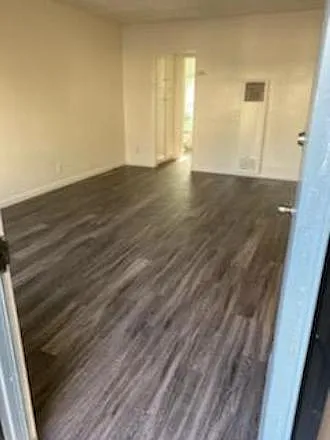 722 S Raitt St #8 — Photo 3