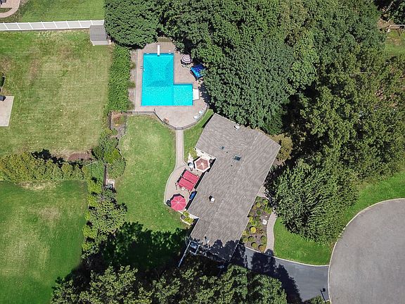 5th image of 5 Sullivan Ct