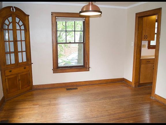 5th image of 1017 E 1st St