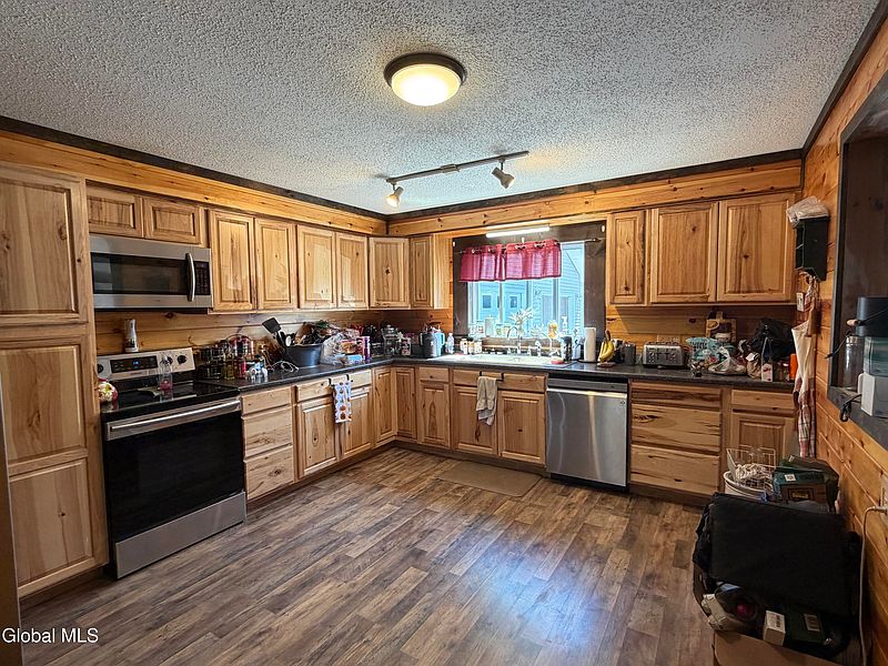 3rd image of 934 Sciota Road