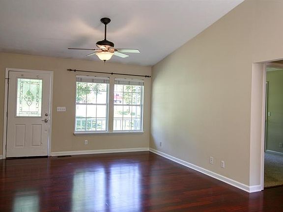 2nd image of 17 Chelsea Dr
