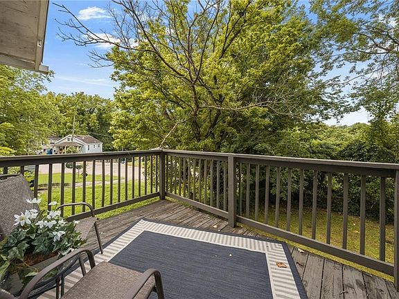 5th image of 124 Riverside Dr