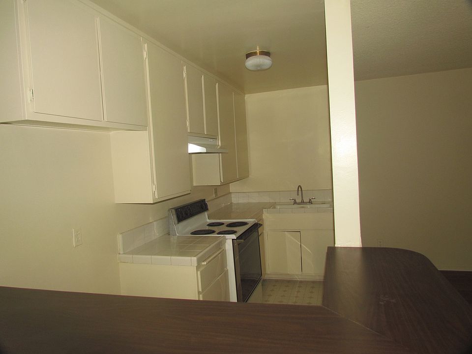 2nd image of 433 S Hobart Blvd APT 112