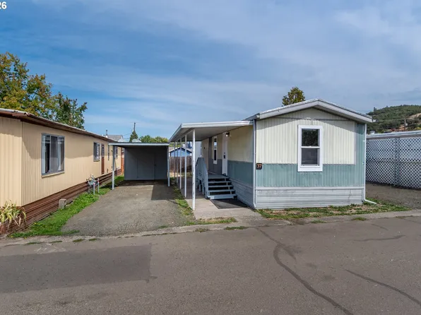 581 NE Alameda Ave Space 37, Roseburg, OR 97470