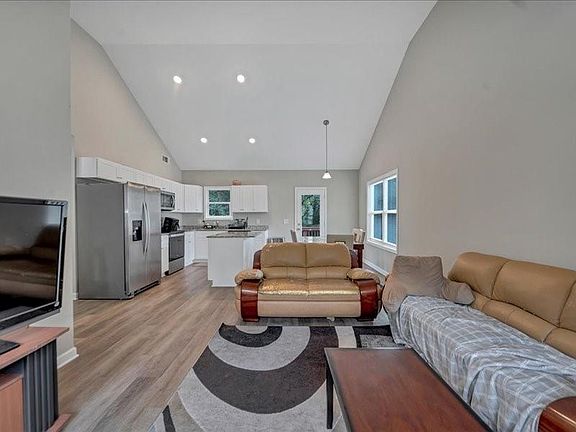 5th image of 570 Bethany Ct