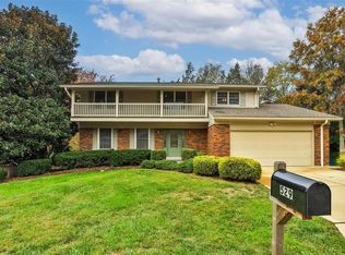 529 Cross Green Ln, Saint Louis, MO 63141