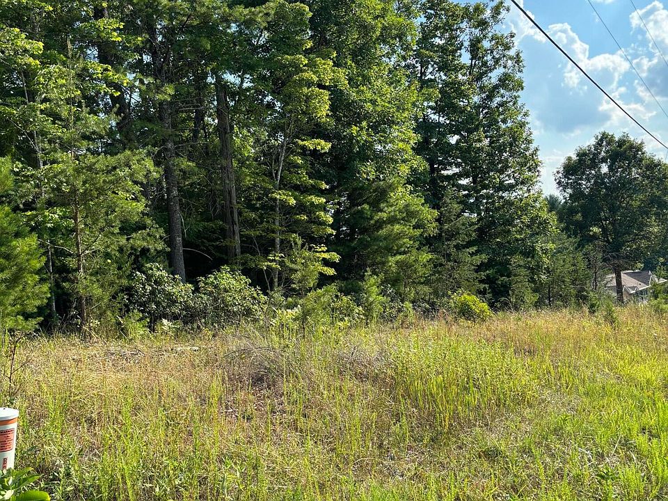 2nd image of 4 White Oak Rd