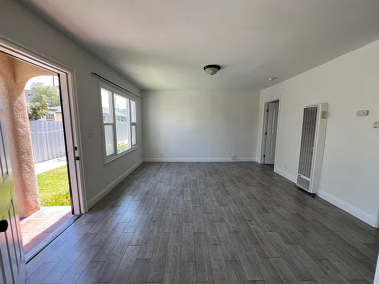 2665 Pasadena Ave — Photo 2