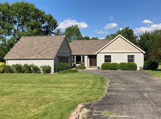 5 Tanglewood Ests, Sullivan, IL 61951