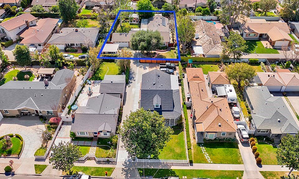 1st image of 1046 E Palmyra Ave #104