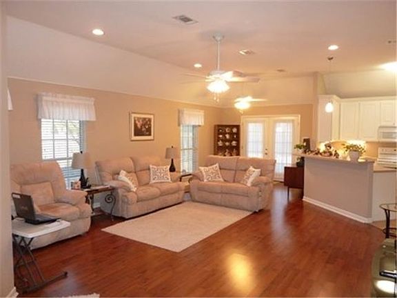 2nd image of 101 Friendswood Cir