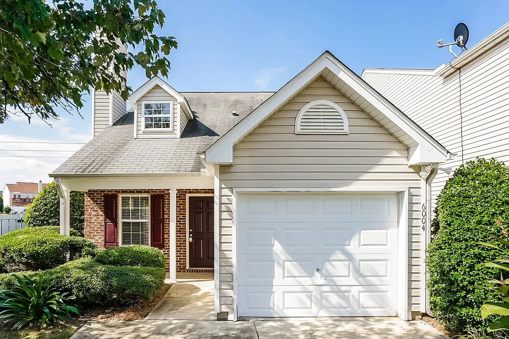 3 bed, 2.5 bath, 1384 sqft, $2,030 — Photo 1