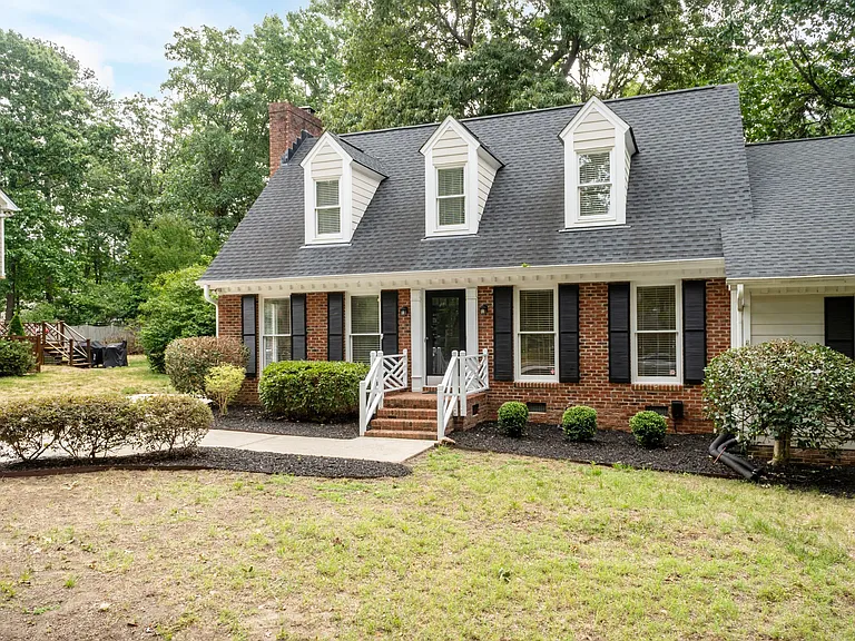 2621 Sawmill Rd — Photo 2