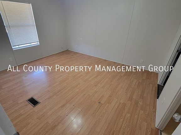 5th image of 425 Country Living Dr