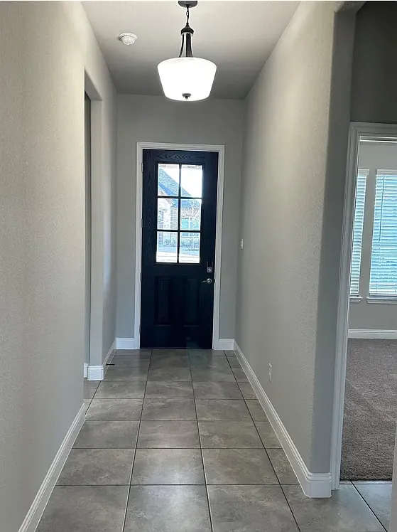 Building Photo - 2060 Abela Dr