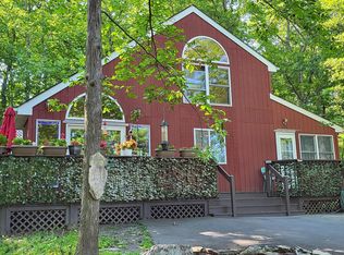 210 Dover Dr, Bushkill, PA 18324