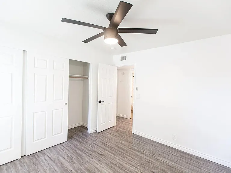 3111 E Clarendon Ave — Photo 12