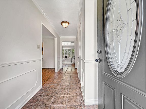 4th image of 705 Quaker Dr