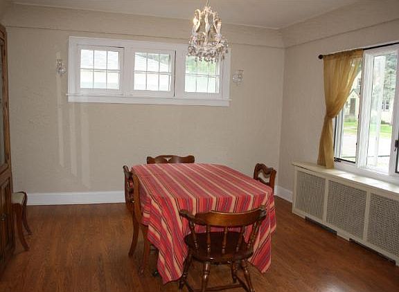 5th image of 239 Bernard St E