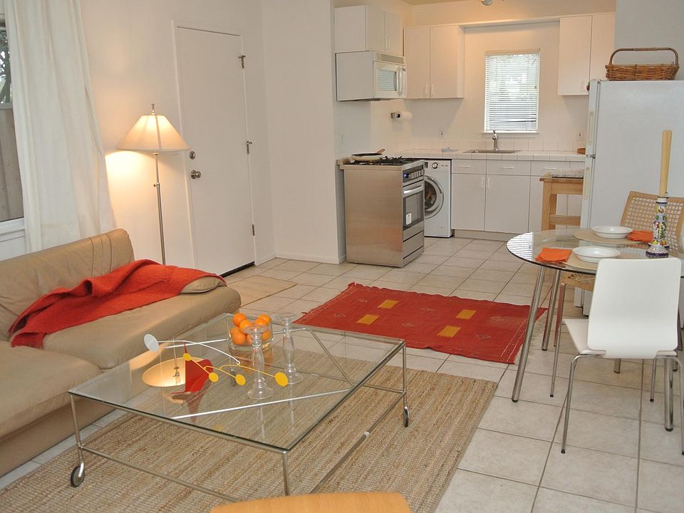 lovely living room. and kitchinette.
