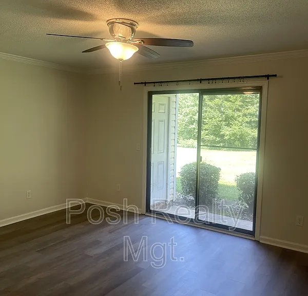 502 Mystic Dr #B — Photo 4