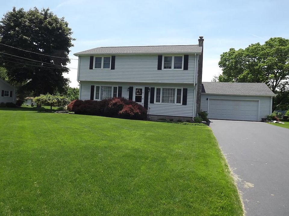1st image of 8 Cayuga Dr