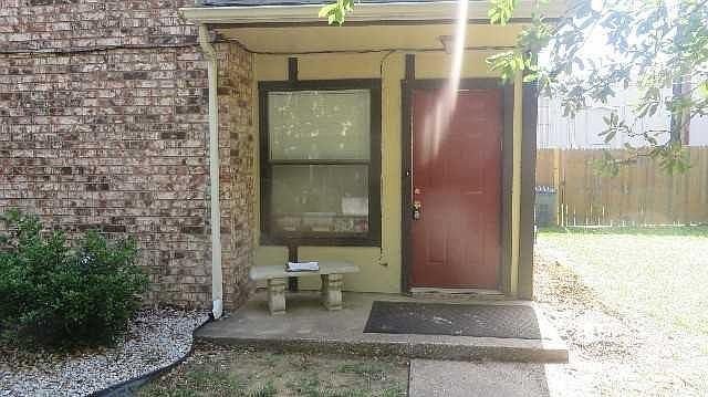 1st image of 800 Bluebonnet Dr