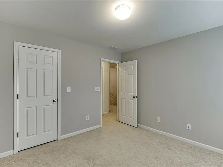 2801 Loftview Sq — Photo 32