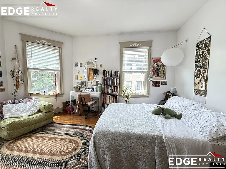 140 Sutherland Rd #3 — Photo 2