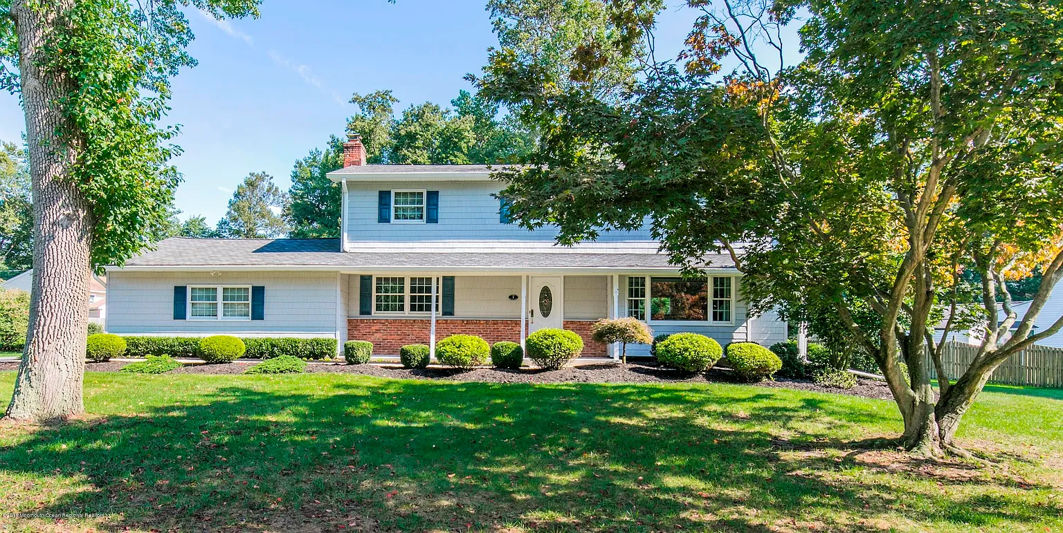 1 Braeburn Dr photo 1