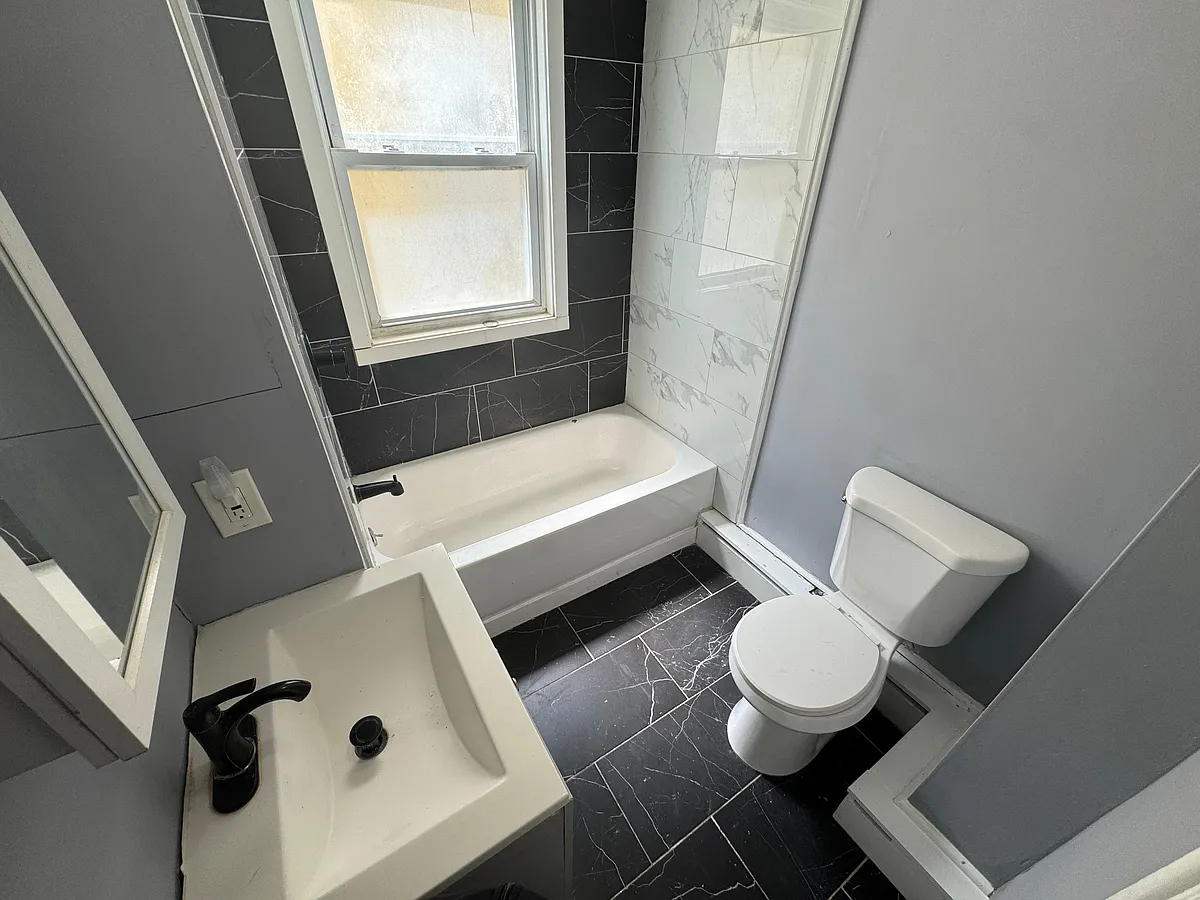 Building Photo - 22 N 19th St #G2