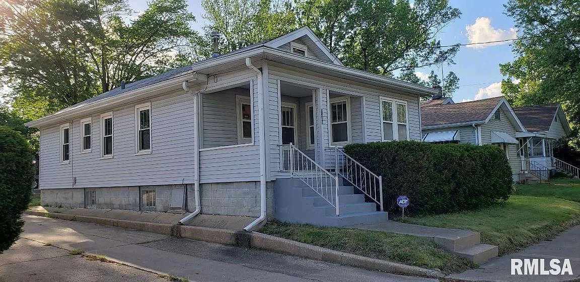 2209 N Linsley Ave photo 1