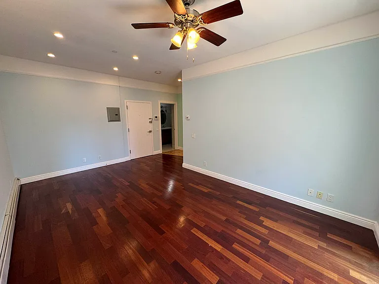 25-67 36th St #3R — Photo 3