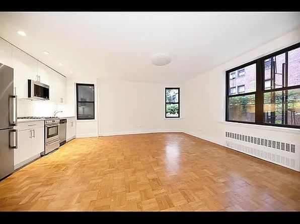 208 E 70th St APT 1E
