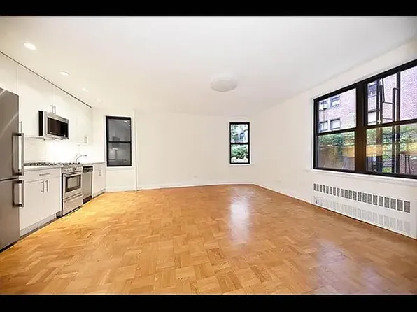 208 E 70th St APT 1E, New York, NY 10021