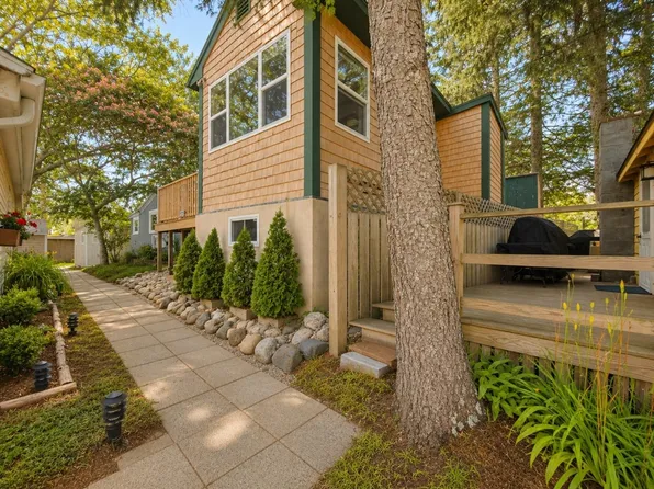 12 Hideaway Vlg #G, Buzzards Bay, MA 02532