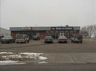 814 Laporte Rd, Waterloo, IA 50702