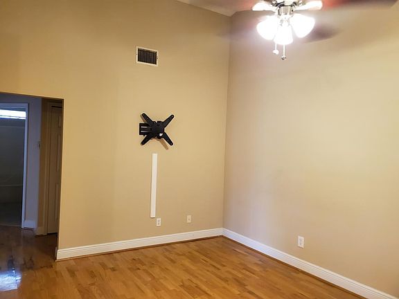 4th image of 3768 Huntwicke Blvd