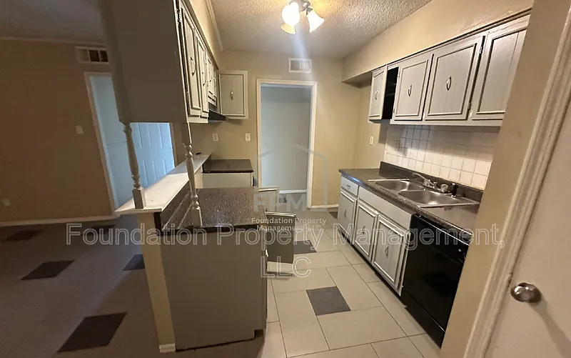 3 bed, 2.0 bath, 1117 sqft, $1,250 — Photo 4