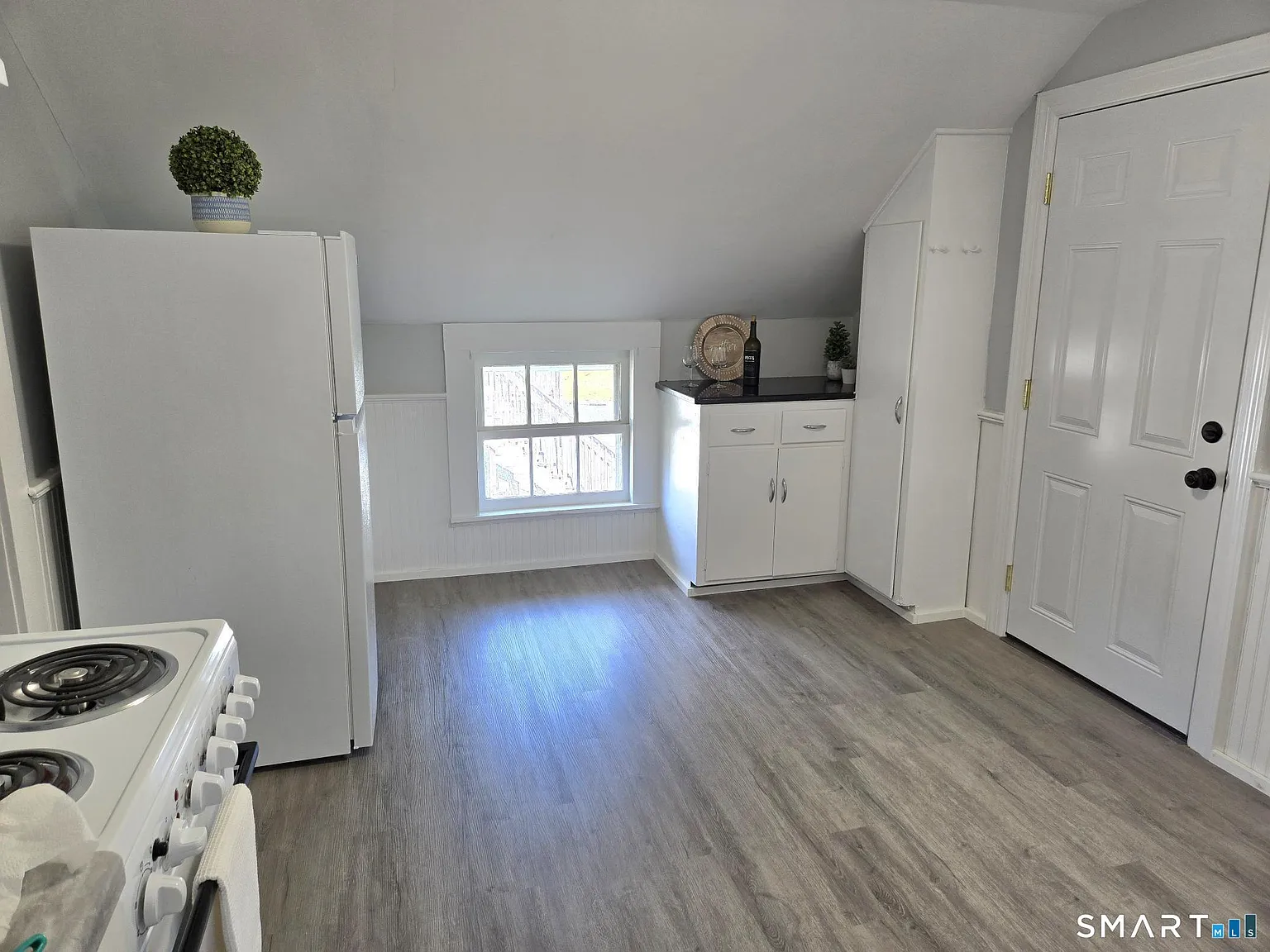 2 bed, 1.0 bath, 800 sqft, $1,800 — Photo 4