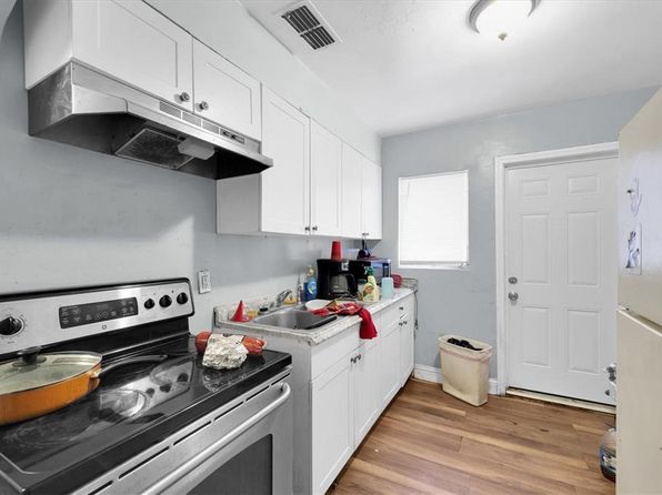 saint-petersburg-florida-81392460 picture