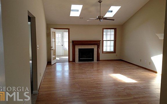 5th image of 270 Lagrange Ct