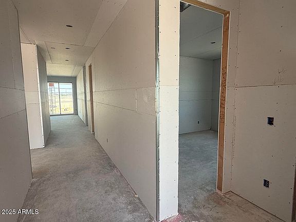 4th image of 2504 E ROLLING PRAIRIE Lane