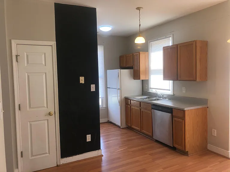 903 W Leigh St — Photo 4