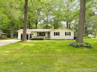 14505 Angelus Cir, Grand Haven, MI 49417