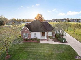 8301 Pin Oak Ln, Zachary, LA 70791