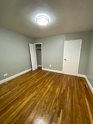 Rented by City Prime Commercial Realty  | media 22