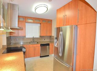 860 NE 118th St, Biscayne Park, FL 33161